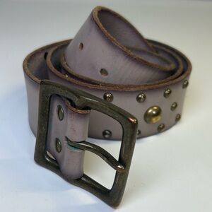 Women’s GAP studded beige leather belt with brass buckle. Size M